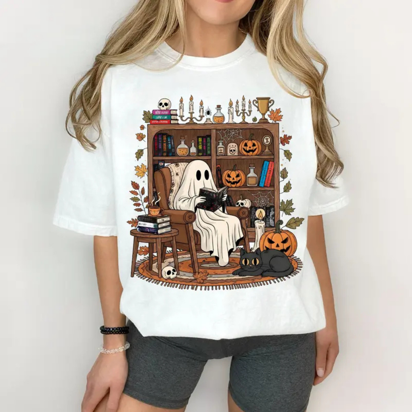 Retro Cozy Ghost Reading T-Shirt - Fall Library & Bookish Spooky Apparel