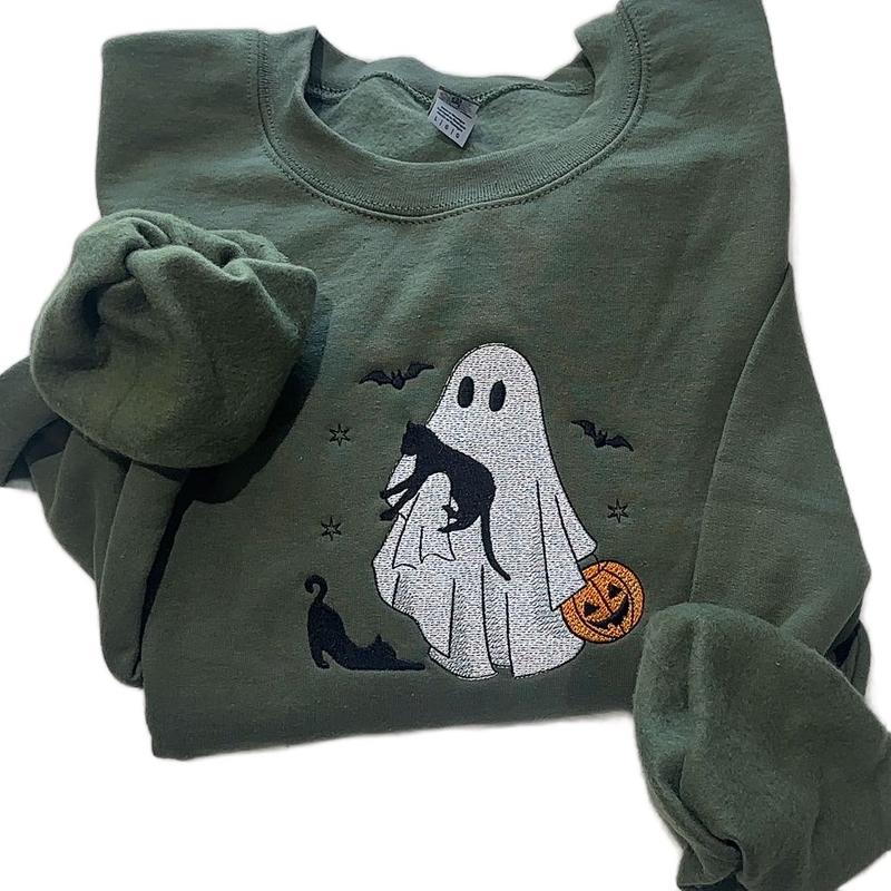 Embroidered Halloween Ghosts & Cats Sweatshirt – Cozy Fall Crewneck for Spooky Season Style