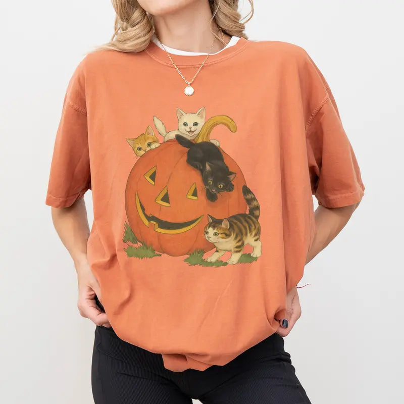 ChicCotton Vintage 90s Cat Halloween Comfort Colors Shirt
