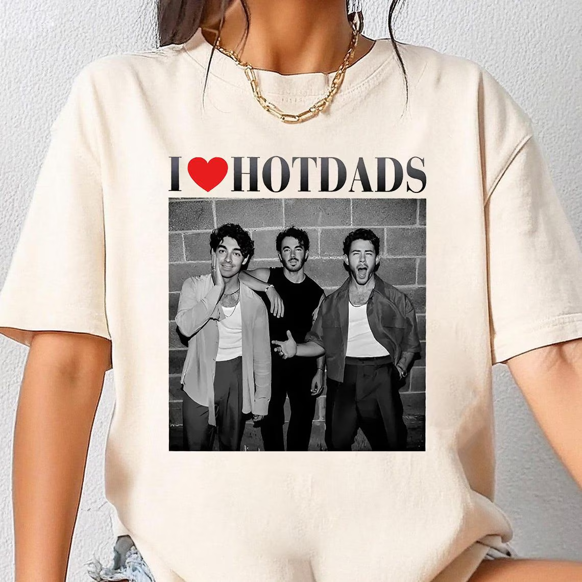 "I Love Hot Dads" Jonas Siblings Tour Tee
