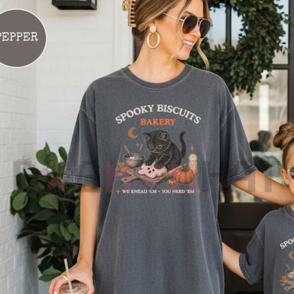 Spooky Biscuits Bakery Halloween T-Shirt – Funny Black Cat Baking Graphic Tee