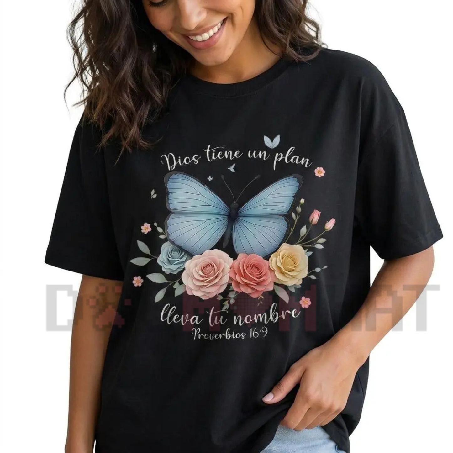 Faith Over Fear Butterfly Graphic Tee - Spanish Christian "God Has A Plan" Shirt
