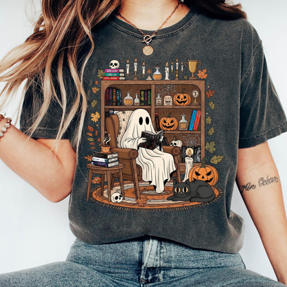 Retro Cozy Ghost Reading T-Shirt - Fall Library & Bookish Spooky Apparel