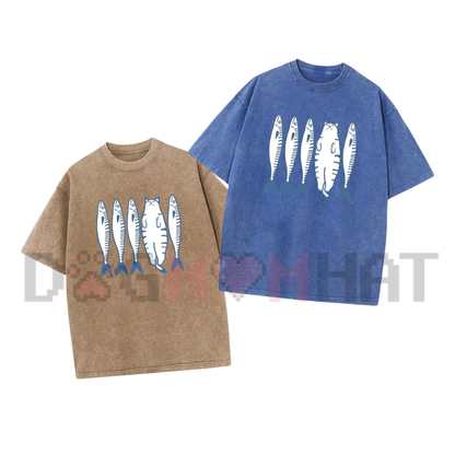 "Cat and Fish Cartoon Graphic" Casual T-Shirt