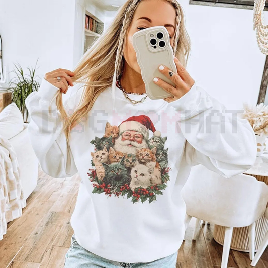 Retro Santa Claus and Kittens Christmas Winter Sweatshirt – 90s Old Saint Nick Cat Lovers Gift