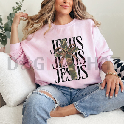 "Camo Pattern Jesus" Faith Sweatshirt – Outdoor Camouflage Cross Fleece