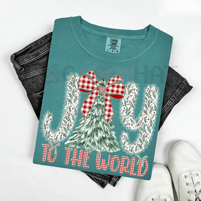 Holly Berry Joy Comfort Colors® T-Shirt – Vintage Christmas Holiday Tee