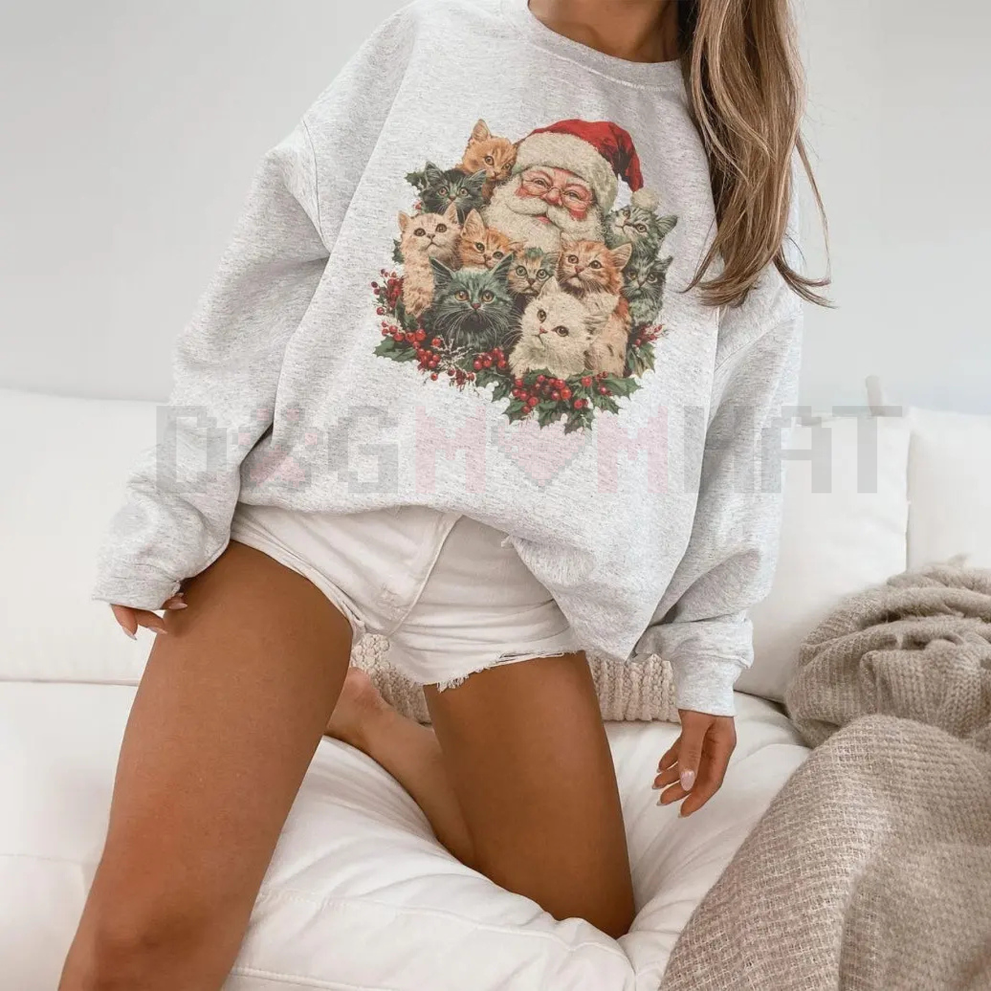 Retro Santa Claus and Kittens Christmas Winter Sweatshirt – 90s Old Saint Nick Cat Lovers Gift