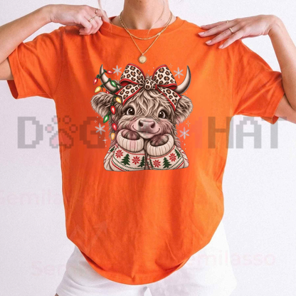 Highland Holly Tee – Cute Christmas Highland Cow Leopard Bow Graphic Shirt