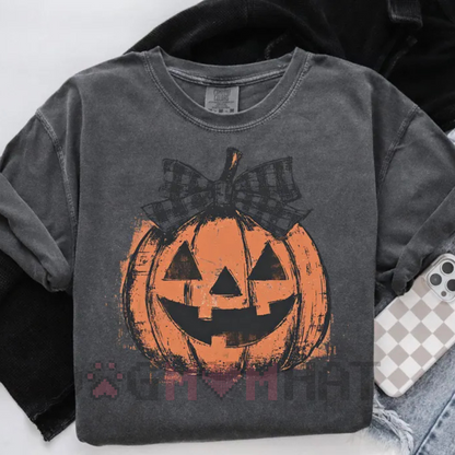 Comfort Colors® Jack o' Lantern Shirt – Preppy Coquette Halloween T-Shirt, Women's Pumpkin Bow Tee