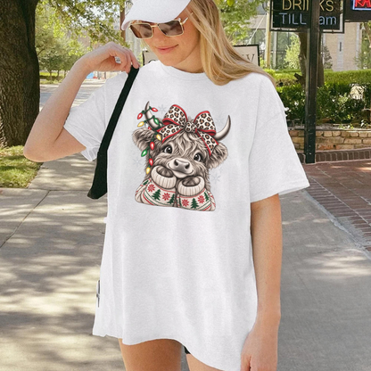 Highland Holly Tee – Cute Christmas Highland Cow Leopard Bow Graphic Shirt