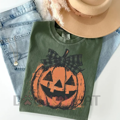 Comfort Colors® Jack o' Lantern Shirt – Preppy Coquette Halloween T-Shirt, Women's Pumpkin Bow Tee