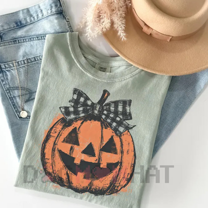 Comfort Colors® Jack o' Lantern Shirt – Preppy Coquette Halloween T-Shirt, Women's Pumpkin Bow Tee