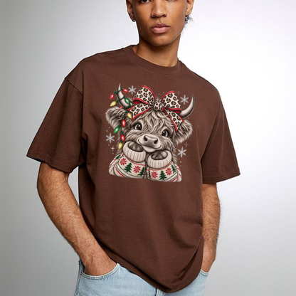 Highland Holly Tee – Cute Christmas Highland Cow Leopard Bow Graphic Shirt