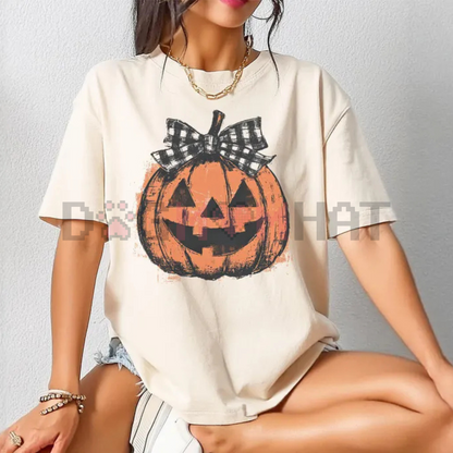 Comfort Colors® Jack o' Lantern Shirt – Preppy Coquette Halloween T-Shirt, Women's Pumpkin Bow Tee