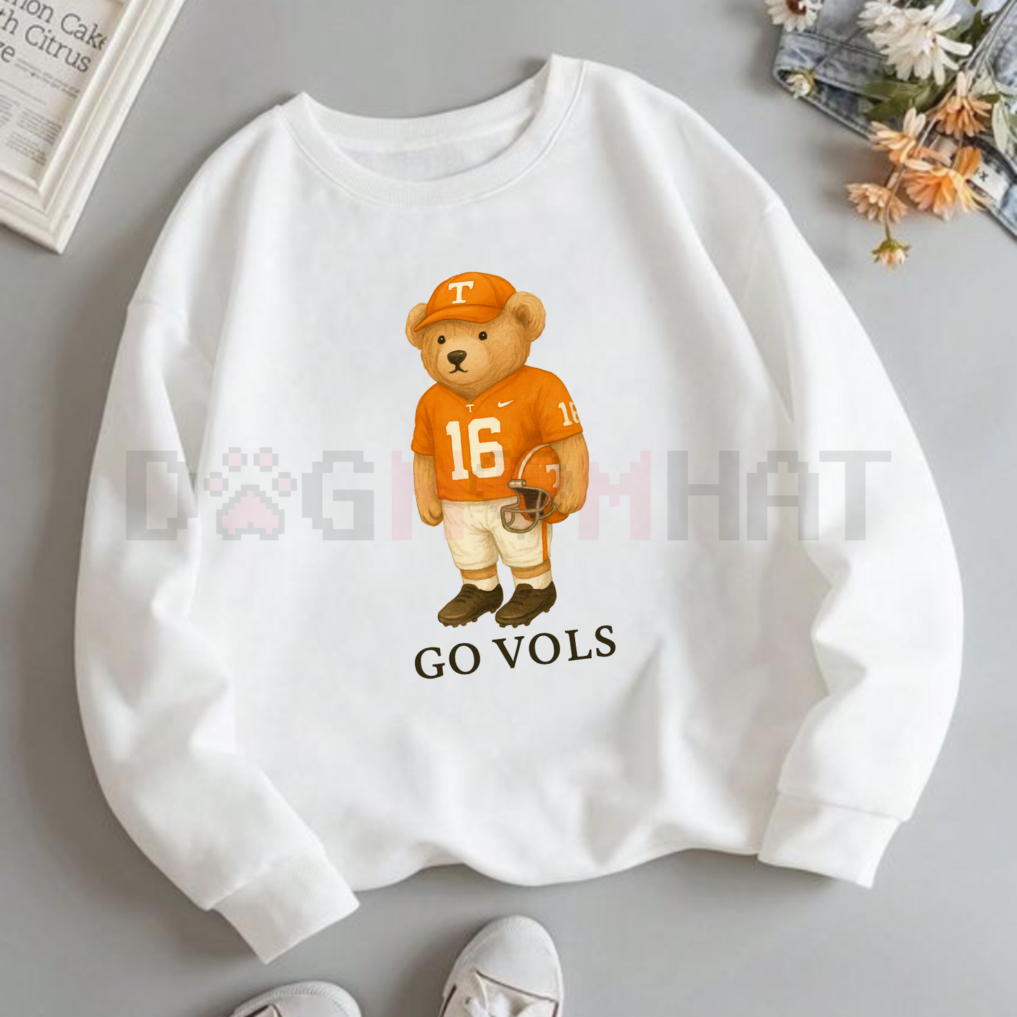 All Team College Football Teddy Bear Graphic Sweatshirt Pullover – White Vintage Sport Varsity Crewneck