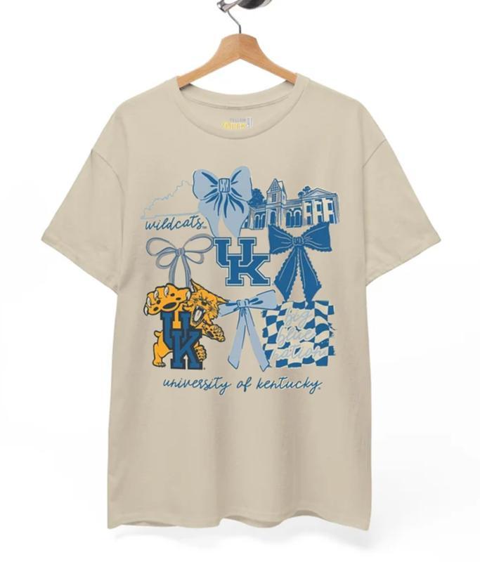Retro Cozy Ghost Reading T-Shirt - Fall Library & Bookish Spooky Apparel