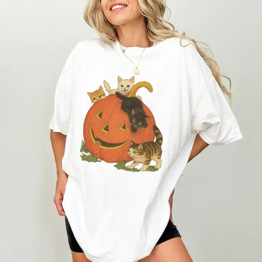 ChicCotton Vintage 90s Cat Halloween Comfort Colors Shirt - Dogmomhat