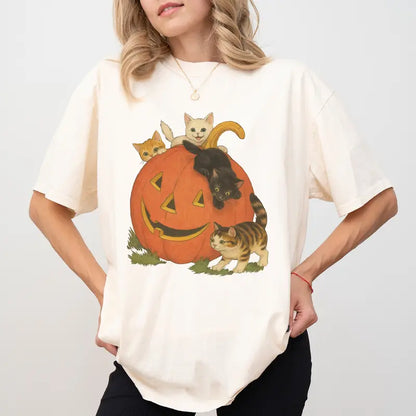 ChicCotton Vintage 90s Cat Halloween Comfort Colors Shirt